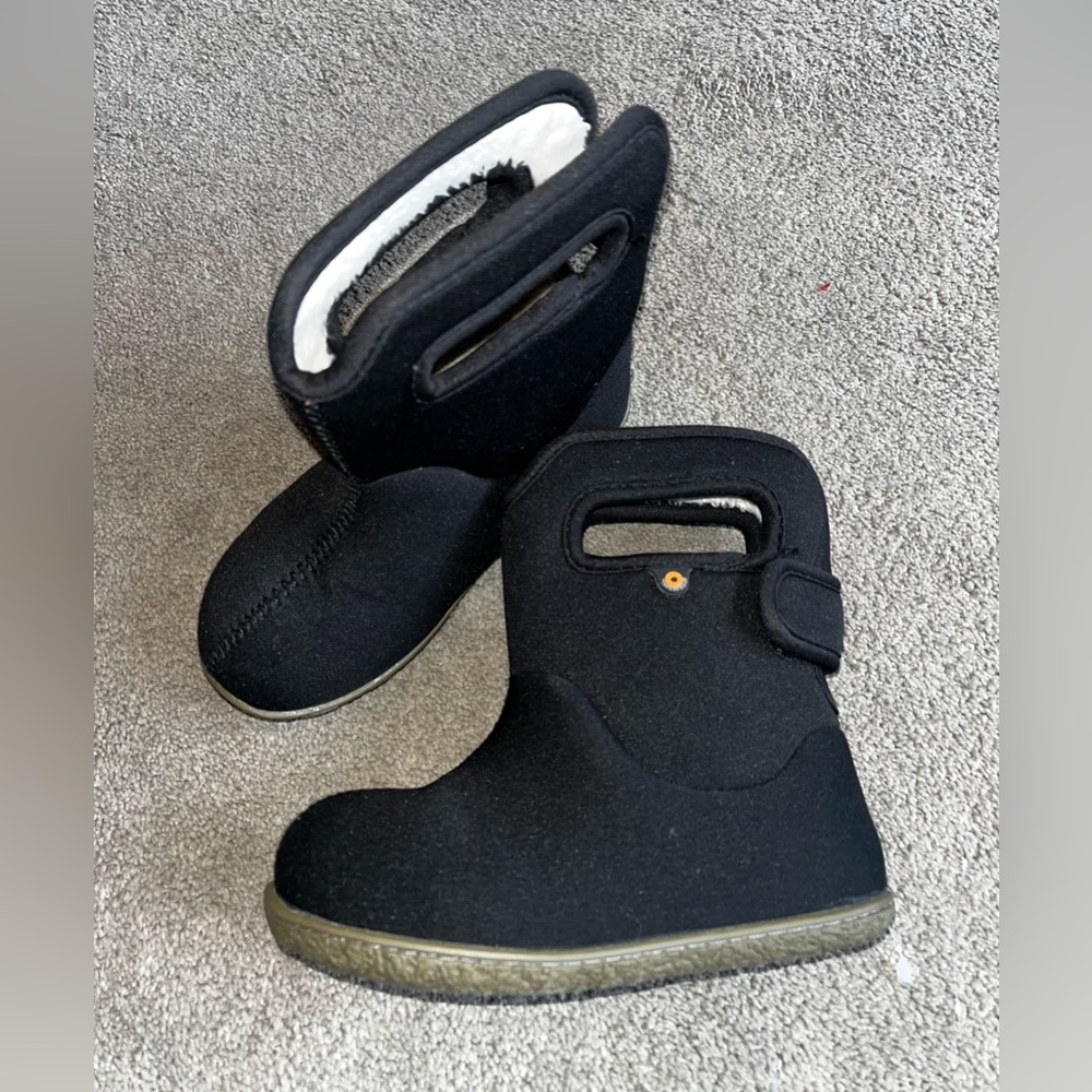BOGS Bloom Youth size 10 Black Velcro Boots